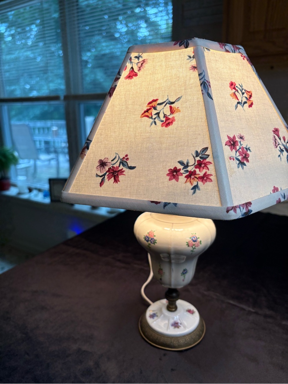 Vintage Porcelain Table Lamp/ Matching Hexigonal Fabric Shade - Picture 5 of 16